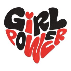 Puede incluir: Un diseño en forma de corazón rojo y negro con las palabras "Girl Power" en una fuente estilizada.