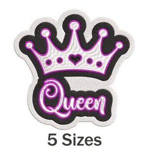 Peut inclure: Patch thermocollant brodé blanc et violet avec une couronne et le mot "Queen".
