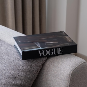 Bold Heels Vogue Dekorative Faux Bücherbox mit versteckter Aufbewahrung für Kaffeetisch, Bücherregal, Manteldekor |  Foto, Andenken Aufbewahrung