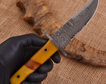 Ręcznie robiony nóż myśliwski z damaszku – nóż myśliwski na zamówienie ze skórzaną pochwą