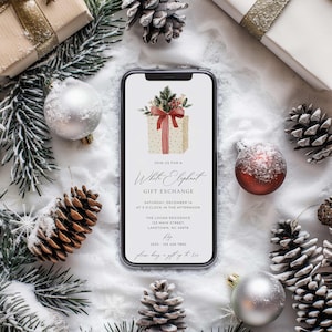 Peut inclure: Un smartphone affichant une invitation num&eacute;rique pour un &eacute;change de cadeaux White Elephant. L'&eacute;cran pr&eacute;sente un graphique d'un coffret cadeau avec un n&oelig;ud rouge et des branches de pin, avec le texte d&eacute;taillant la date, l'heure et le lieu.