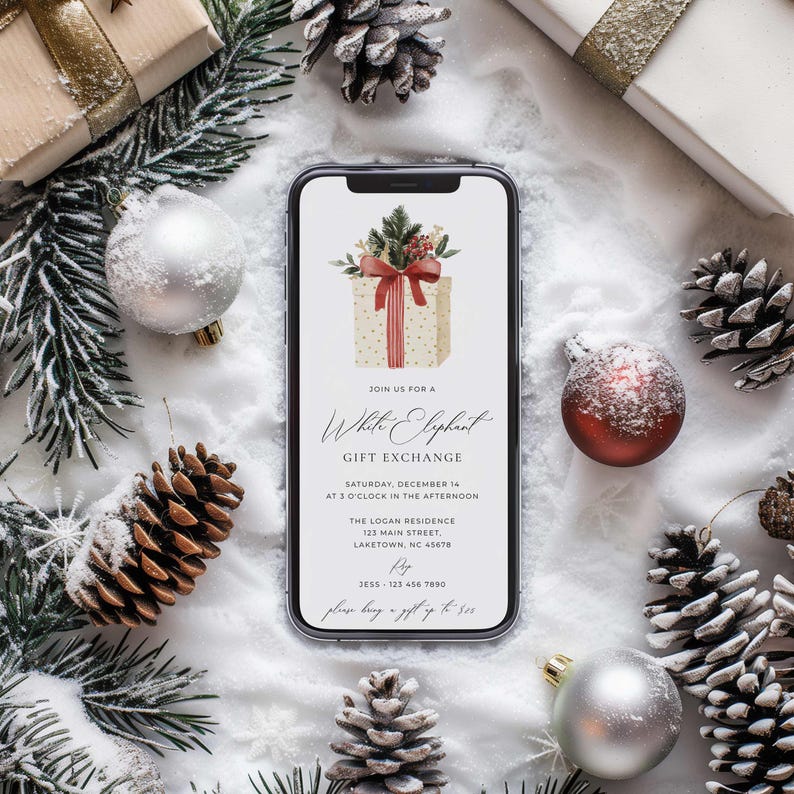 Peut inclure: Un smartphone affichant une invitation num&eacute;rique pour un &eacute;change de cadeaux White Elephant. L'&eacute;cran pr&eacute;sente un graphique d'un coffret cadeau avec un n&oelig;ud rouge et des branches de pin, avec le texte d&eacute;taillant la date, l'heure et le lieu.