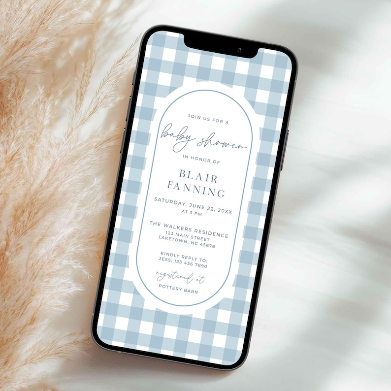 Może przedstawiać: Ekran telefonu z niebiesko-białym wzorem w kratkę, na kt&oacute;rym znajduje się biały owal z tekstem: "Join us for a baby shower in honor of Blair Fanning Saturday, June 22, 20XX at 3 PM The Walkers Residence 123 Main Street Laketown, NC 45678 Kindly reply to 2855: 123 456 7890 registred at Pottery Barn"