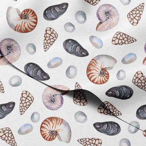 Waterdichte outdoorstof op maat gesneden – nautische schelpen en stenen aquarel op witte print 59 inch breed (150 cm)