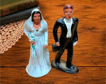 Figurines de mariés en fonte vintage, peintes à la main, pour gâteaux de mariage.