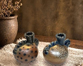 Paire de bougeoirs en forme de poule en céramique artisanale | Bougeoirs en grès faits main | Céramique d'art populaire | Décoration rustique de ferme