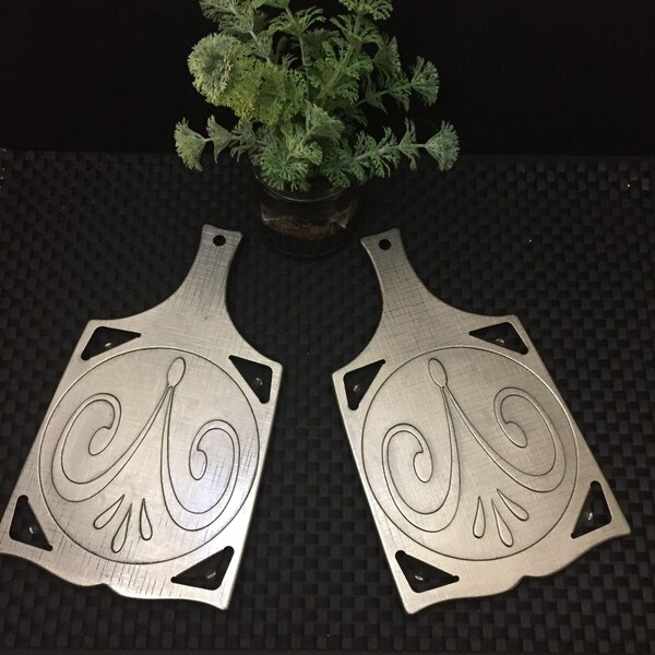 2 Vintage Chrome Metal Trivets Brushed Hot Plates Casserole Trays Pair Matching