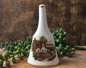 Vintage Englische Porzellan Glocke: Cottage Szene & Goldzierleisten