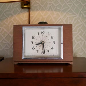 Vintage GE Electric Clock – Mid Century Wood Desk Clock with Chrome Frame – Working Timepiece – Decor Only – 1950s Industrial Charm