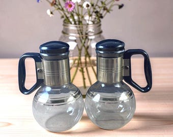 Vintage Pyrex Mid-Century Modern Glass Carafes With Black Handles & Lids Gold Band Accents 5.5" Tall Set Of 2