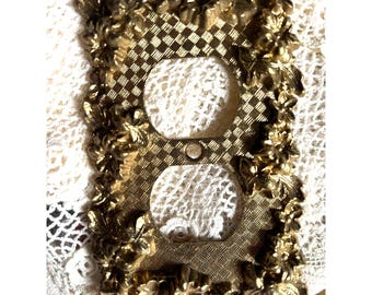 Vintage Fancy Double Steckdose Abdeckplatte 1968 Amer Tack & Hdwe Gold Floral