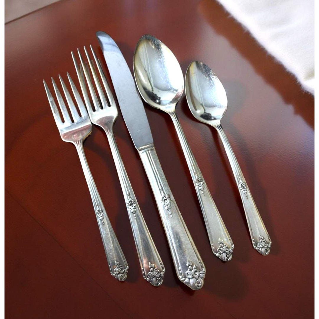 Oneida Community Tudor Plate Silverware 5-piece Sweet Briar 1948