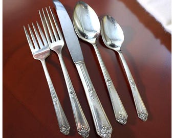 Oneida Community Tudor Plate Silverware 5-Piece Sweet Briar 1948 Silver Plate