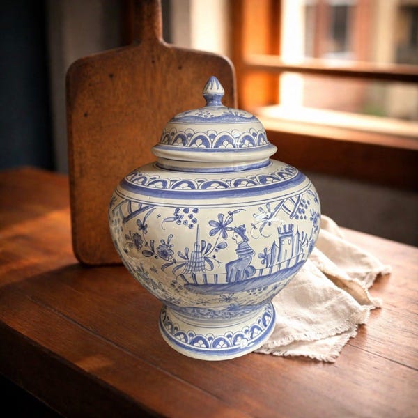 Grande vaso in ceramica blu e bianca da 35 cm in stile Chinoiserie / Vaso di design / Decorazione Grandmillennial / Complemento d'arredo classico