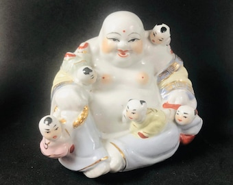 vintage Bouddha rieur, déesse asiatique de la fertilité avec 5 enfants en porcelaine 4,25 po.