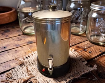 Cafetera eléctrica de percolación vintage de acero inoxidable Mirro-Matic de mediados de siglo, 35 tazas.
