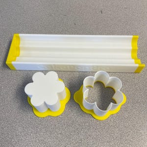 Flower Cake Pop Mold & Tray Set – 2.25&quot; Cake Pop Shaper Kit for Baking Parties Special Events