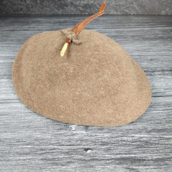 Neumann Endler Inc Wool Feathered Hat – MCM Mid Century Vintage Hat Coq Feathers Wool Felt Tweed Brand  main image 2