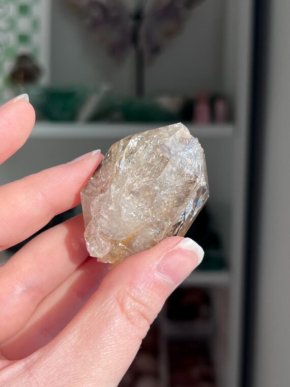 魅惑的なハーキマーダイヤモンド、虹色に輝くニューヨーク産天然宝石