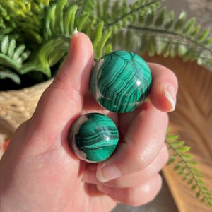 Bellissime piccole sfere di malachite, pietra preziosa di cristallo naturale, sfera di malachite di cristallo del Congo, regalo di cristallo da collezione, arredamento naturale per la casa