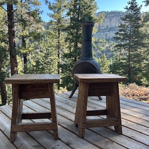 Rustic Wood Bench: Farmhouse Style