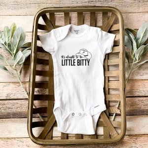 It's Alright to Be Itty Bitty ~ Country Baby clothing ~ Funny baby clothing ~ Baby body suit onesie®~ Western Baby ~ Nashville Baby