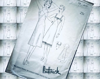 Puede incluir: Un patrón de costura vintage para un vestido de deslizamiento. El patrón es para la talla 16 y un busto de 86 cm. El patrón tiene un precio de 25 centavos. El patrón incluye una hoja de instrucciones paso a paso.