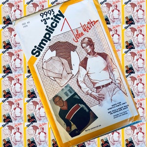 Pode incluir: Um padrão de costura Simplicity para uma camisa masculina com um design listrado. O padrão é apenas para malhas elásticas e inclui uma regra de escolha de malha. O número do padrão é 9993 e o preço é de 3,50 €.