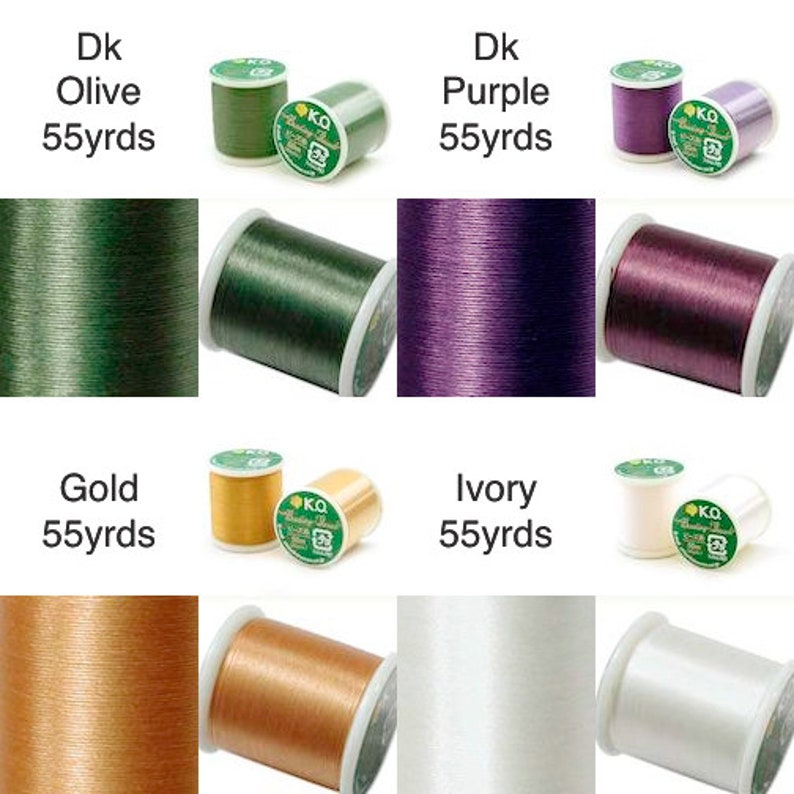 K&ouml;nnte beinhalten: Fadenspulen in verschiedenen Farben, darunter Dunkelolive, Dunkelviolett, Gold und Elfenbein. Jede Spule ist mit der Farbe und "55 yds" beschriftet. Nahaufnahmen zeigen die Textur und den Glanz des Fadens.