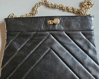 Vintage Andé Black Quilted Leather Shoulder Bag – Gold Chain Strap