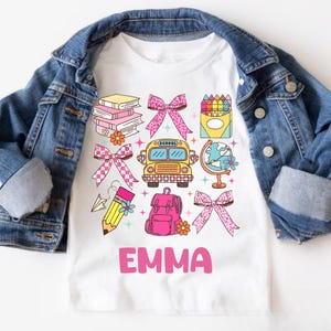 キッズネーム入り新学期シャツ、幼児用初登校Tシャツ、幼稚園児用シャツ（名前入り）、初登校衣装