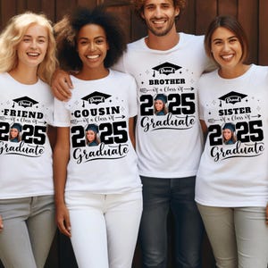 Maglietta di laurea personalizzata: maglietta "Proud Family" della classe 2025