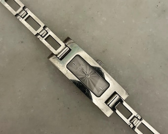 Vintage Gucci 3900L Women's Watch: Silver Guilloché Dial Stainless Steel Swiss Made