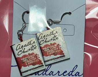 ¡Lleva tu libro favorito! Varios géneros, clásicos, contemporáneos y algunos prohibidos.