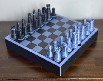 Modernes faltbares Schachset - 3D gedrucktes blau-schwarzes Brettspiel, stilvolles Reisegeschenk