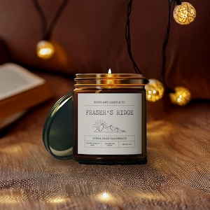 Vela perfumada Fraser's Ridge Fraser Fir, vela de Outlander, regalo literario, regalo para fans de Outlander, vela literaria, romance escocés (113 g, 254 g)