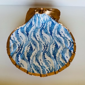 Large Scallop Shell– “Tide Dancer” Coastal Decor| Handcrafted Shell Art | Beach-Inspired Gift| Trinket Dish| Hand painted Shell-Jewlery Dish