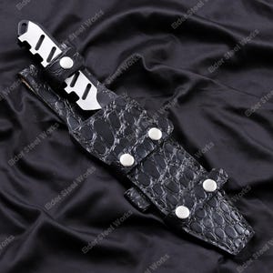 Metal Gear Solid 4 Old Snake Knife Replica | Handmade Display, Cosplay Prop image 9