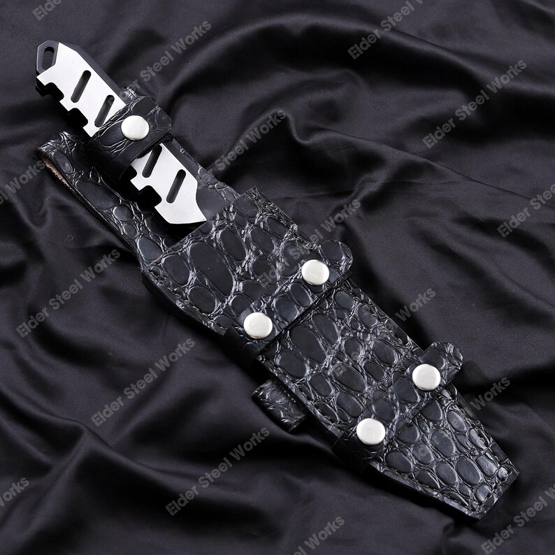 Metal Gear Solid 4 Old Snake Knife Replica | Handmade Display, Cosplay Prop image 9