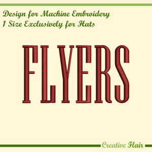 Op de afbeelding: Een geborduurd ontwerp voor machinaal borduren, met het woord "FLYERS" in een vet, rood lettertype. De tekst "1 Maat Exclusief voor Hoeden" staat boven het woord "FLYERS". Het Creative Flair-logo staat onderaan.