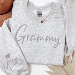 Custom Grammy Shirt with Baby Name on Sleeve, Mother&#39;s Day, Personalized Grammy Shirt, New Grammy Sweatshirt, Gift for New Grandmothers