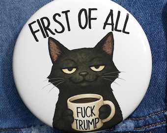 Tout d'abord, putain d'atout épingles boutons chat drôle tenant une tasse anti-atout putain d'atout résiste militant de protestation