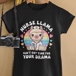 Krankenschwester Lama T-Shirt: Lustiges Regenbogen Design, Softstyle T-Shirt