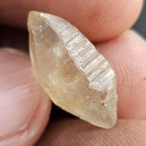 Naturalny biały szafirowy kryształ 7,30 crt Sri Lanka