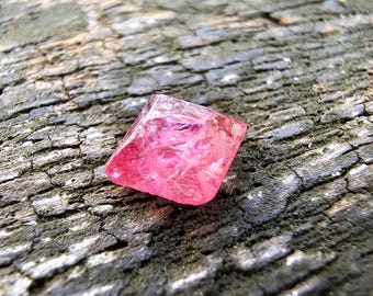 Natural Red Spinel Crystal 0.90crt