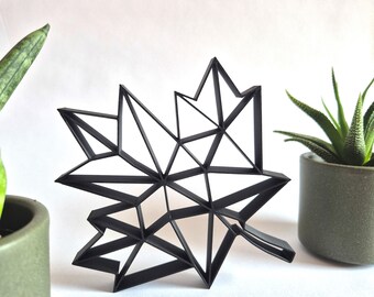 Maple leaf line art in polygon style | Modern, delicately designed decoration for home & shop window | Gift or decoration for autumn