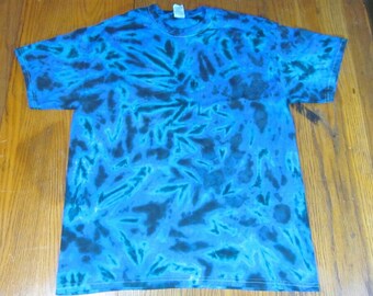 Tie Dye Unisex Size Large Blue Turquoise and Black Crystal Shards