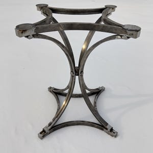 Handgefertigte Industrielle Stahl Couchtisch Basis | Genietete Blumenbank aus Metall