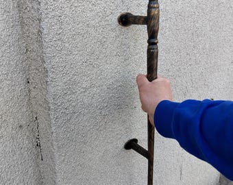 Tirador de puerta de acero hecho a mano / Pátina de bronce negro, estilo industrial rústico (21,3" de largo)