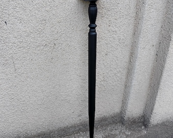Verjüngtes Tischbein aus schwarzem Metall: 71 cm langer Esstisch aus pulverbeschichtetem Stahl